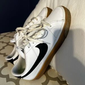 Nike White and Black Sneakers